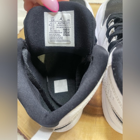 Air Jordan Access Basketball Shoes - Picture 9 of 11